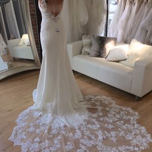 Never Worn Martina Liana Wedding Dress